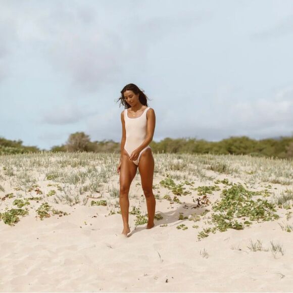 New LainSnow Ocean Isle One Piece Swimsuit Champagne - Picture 2 of 8
